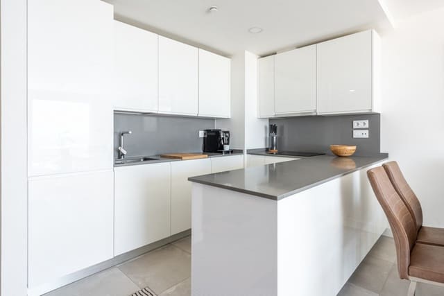 3 sypialnia Penthouse na sprzedaż w Fuengirola z basenem garażem - 946 000 € (Ref: 8601772)