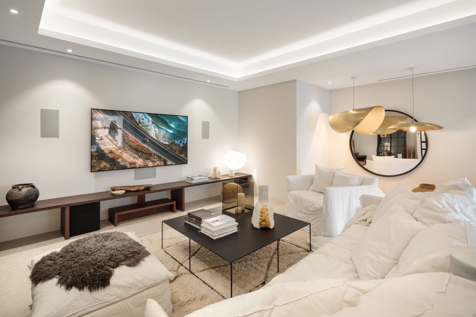 6 bedroom Villa for sale in La Quinta with pool garage - € 6,950,000 (Ref: 8605163)