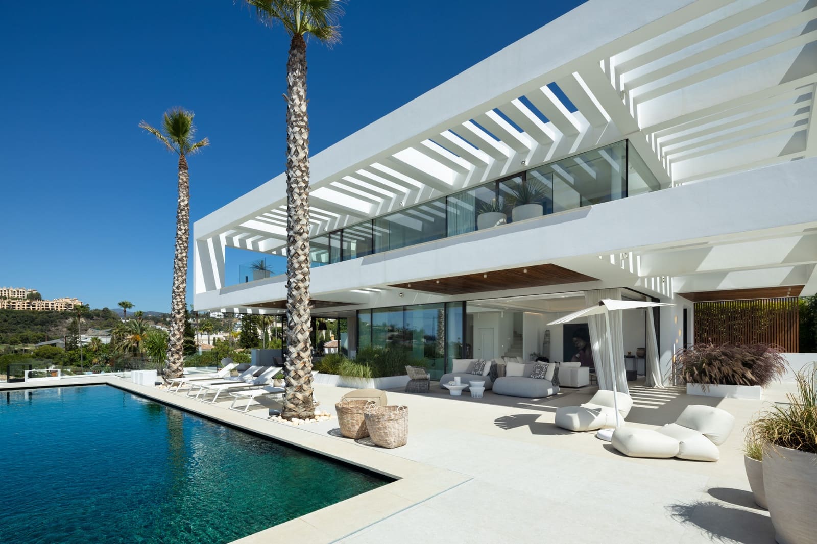 6 bedroom Villa for sale in La Quinta with pool garage - € 6,950,000 (Ref: 8605163)