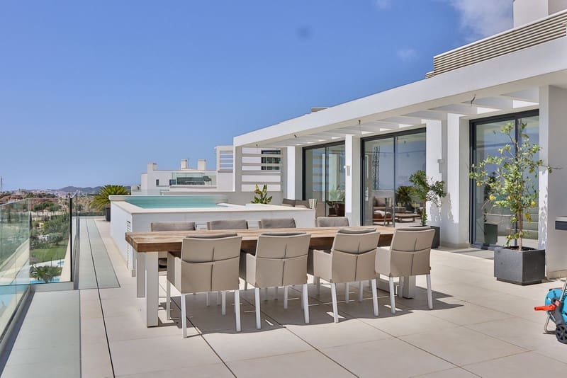 3 soverom Penthouse til salgs i Fuengirola med svømmebasseng garasje - € 1 395 000 (Ref: 8610928)