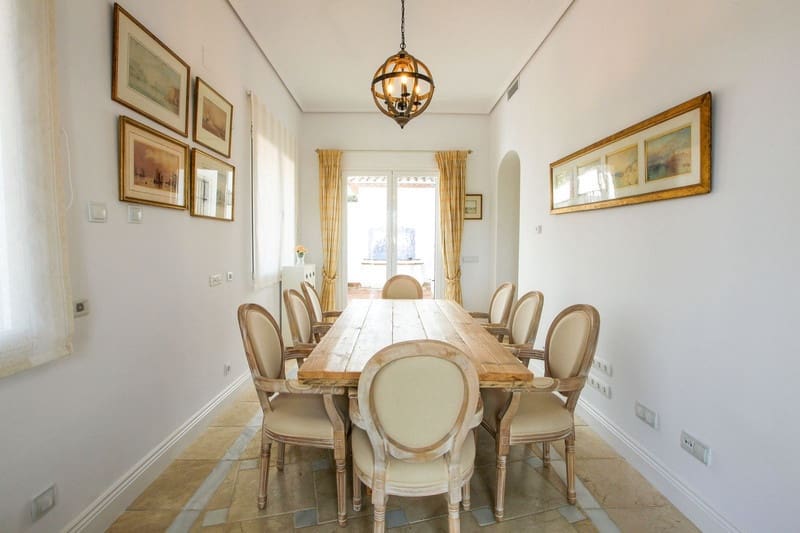 7 sovrum Villa till salu i Sotogrande med pool garage - 1 995 000 € (Ref: 8612393)