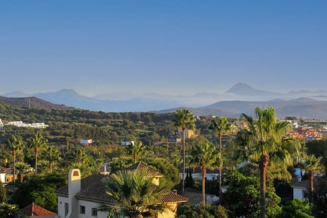 Chalet de 7 habitaciones en Sotogrande, San Roque en venta con piscina garaje - 1.995.000 € (Ref: 8612393)