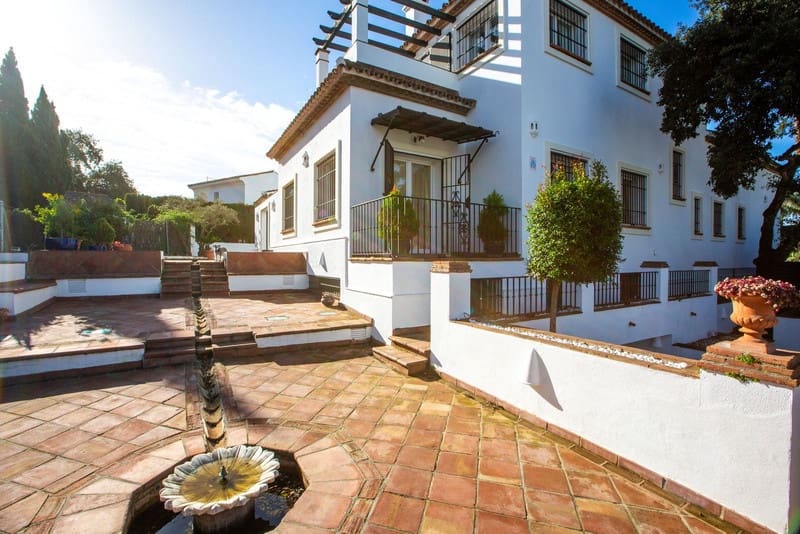 7 sovrum Villa till salu i Sotogrande med pool garage - 1 995 000 € (Ref: 8612393)