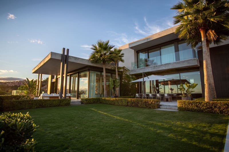 7 bedroom Villa for sale in La Quinta with pool garage - € 10,750,000 (Ref: 8612394)