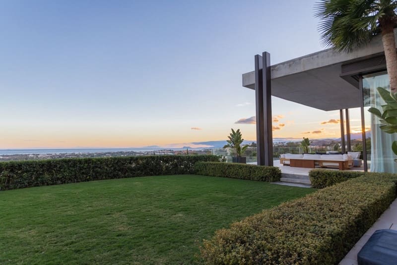 7 bedroom Villa for sale in La Quinta with pool garage - € 10,750,000 (Ref: 8612394)