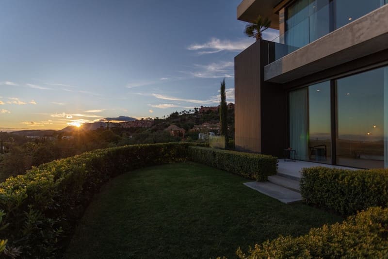 7 bedroom Villa for sale in La Quinta with pool garage - € 10,750,000 (Ref: 8612394)