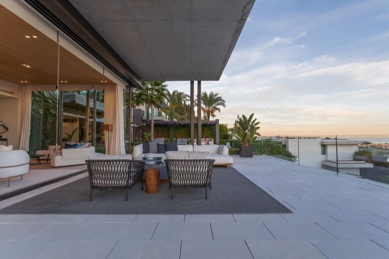 7 bedroom Villa for sale in La Quinta with pool garage - € 10,750,000 (Ref: 8612394)