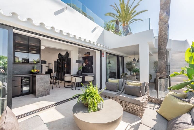 3 bedroom Townhouse for sale in Golden Mile with pool garage - € 3,500,000 (Ref: 8612398)