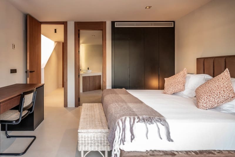 5 bedroom Villa for sale in Golden Mile with pool - € 5,870,000 (Ref: 8624871)