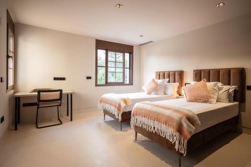 5 bedroom Villa for sale in Golden Mile with pool - € 5,870,000 (Ref: 8624871)