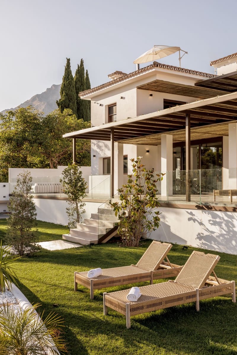 5 bedroom Villa for sale in Golden Mile with pool - € 5,870,000 (Ref: 8624871)