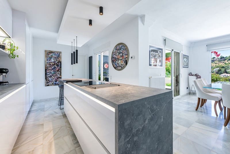 3 bedroom Villa for sale in Mijas with pool garage - € 1,295,000 (Ref: 8626587)