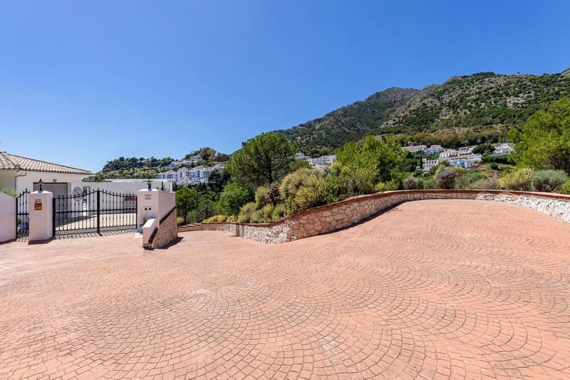 3 bedroom Villa for sale in Mijas with pool garage - € 1,295,000 (Ref: 8626587)