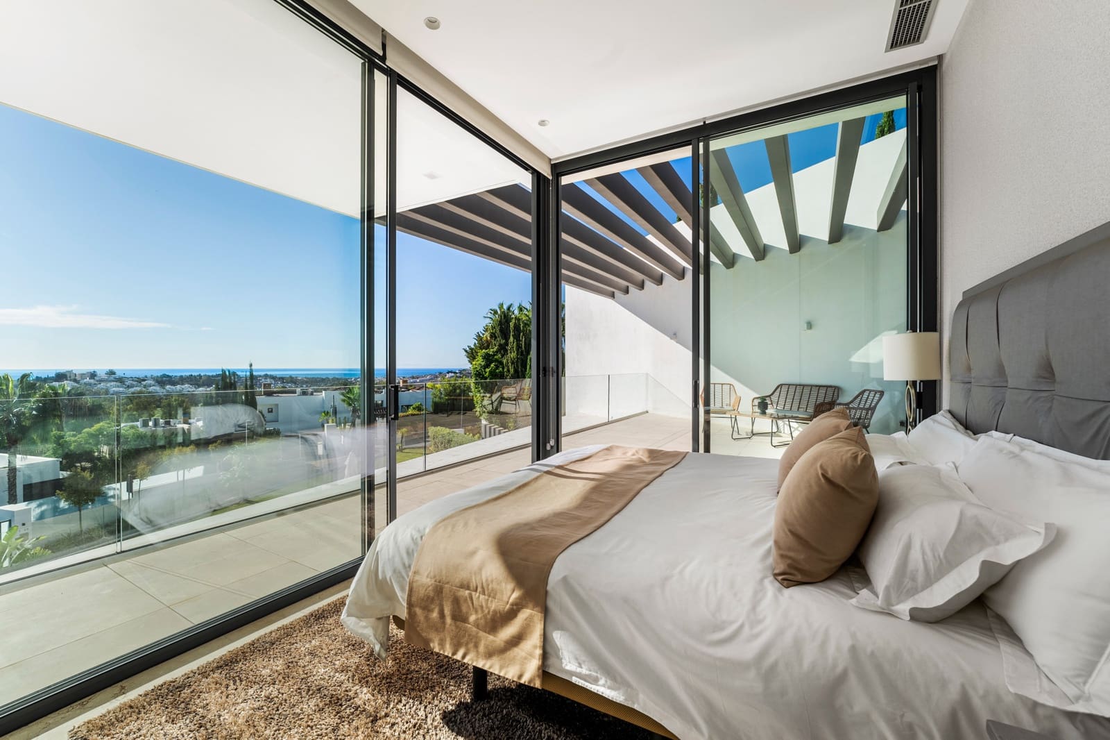 5 bedroom Villa for sale in Benahavis with pool garage - € 3,950,000 (Ref: 8634373)