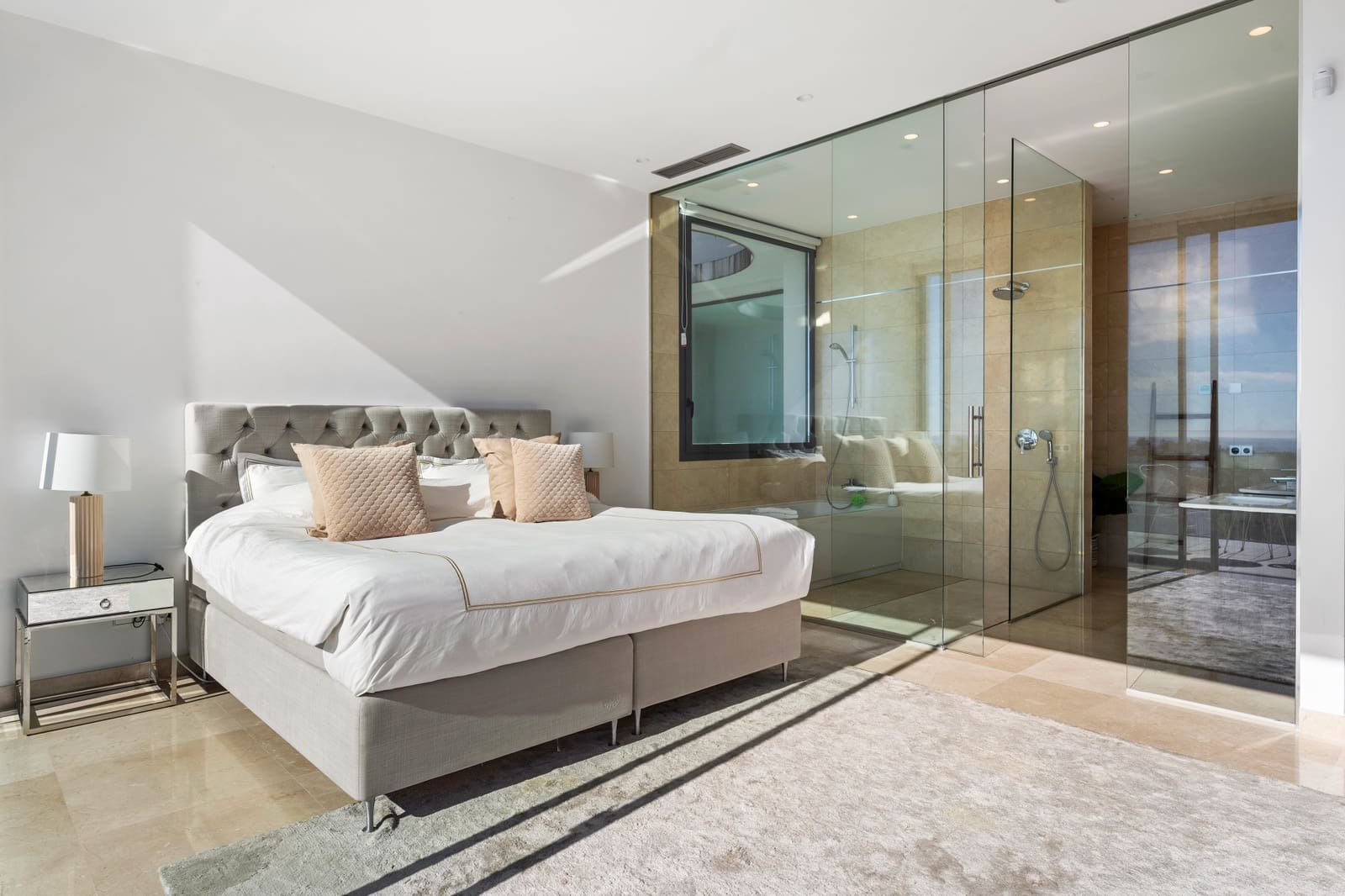 5 bedroom Villa for sale in Benahavis with pool garage - € 3,950,000 (Ref: 8634373)