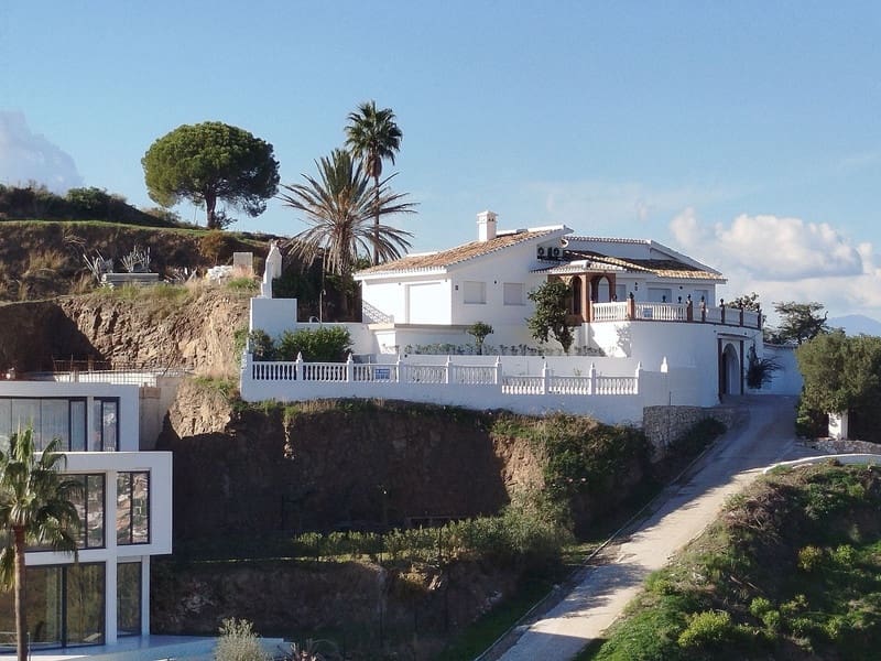 3 sovrum Villa till salu i Mijas Costa med pool garage - 950 000 € (Ref: 8640852)