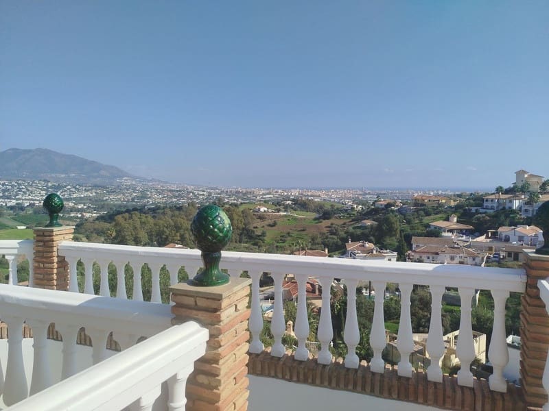 3 sovrum Villa till salu i Mijas Costa med pool garage - 950 000 € (Ref: 8640852)