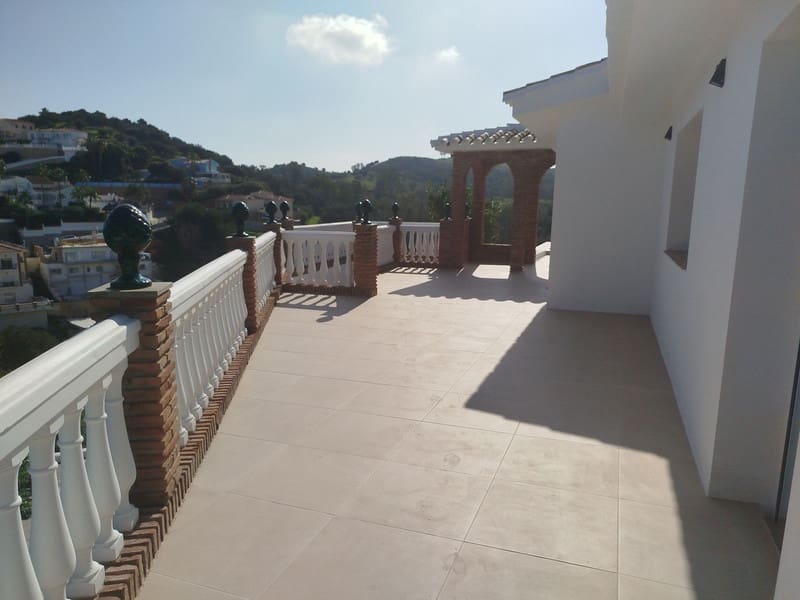 3 sovrum Villa till salu i Mijas Costa med pool garage - 950 000 € (Ref: 8640852)