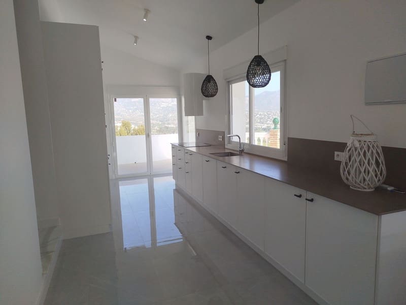 3 sovrum Villa till salu i Mijas Costa med pool garage - 950 000 € (Ref: 8640852)