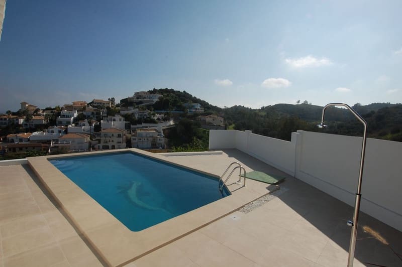 3 sypialnia Willa na sprzedaż w Mijas Costa z basenem garażem - 950 000 € (Ref: 8640852)