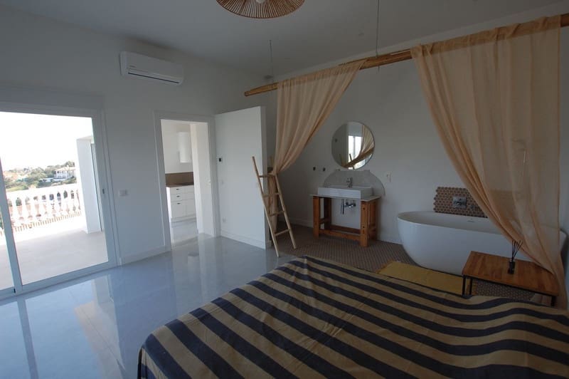3 sypialnia Willa na sprzedaż w Mijas Costa z basenem garażem - 950 000 € (Ref: 8640852)
