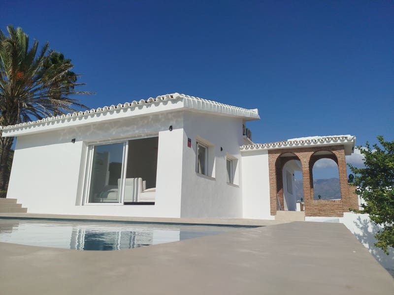 3 sypialnia Willa na sprzedaż w Mijas Costa z basenem garażem - 950 000 € (Ref: 8640852)