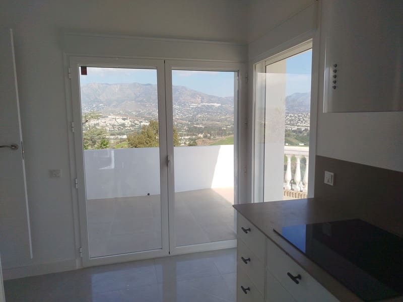 3 sypialnia Willa na sprzedaż w Mijas Costa z basenem garażem - 950 000 € (Ref: 8640852)