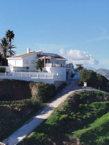 3 sypialnia Willa na sprzedaż w Mijas Costa, Mijas z basenem garażem - 950 000 € (Ref: 8640852)