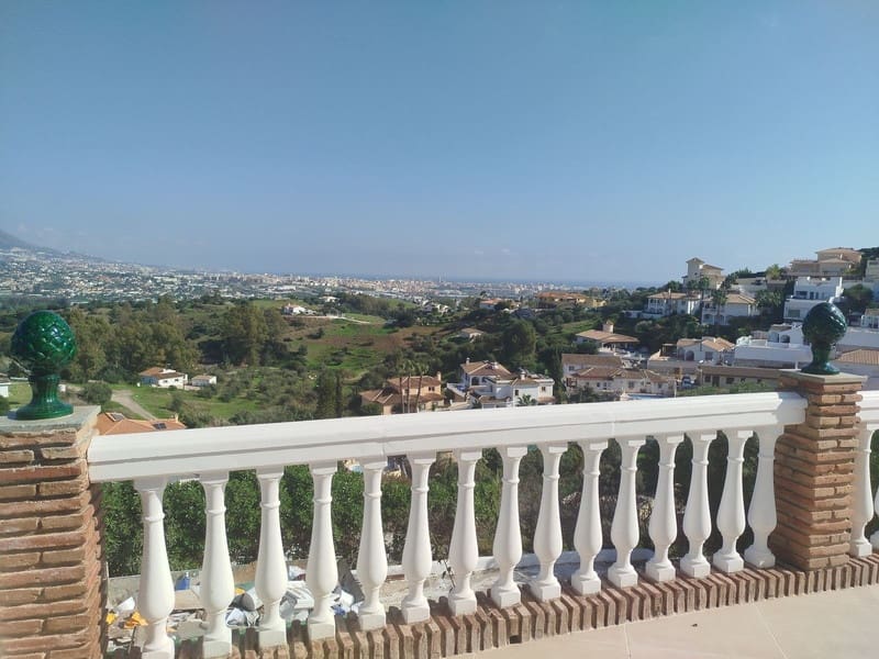 3 sypialnia Willa na sprzedaż w Mijas Costa z basenem garażem - 950 000 € (Ref: 8640852)