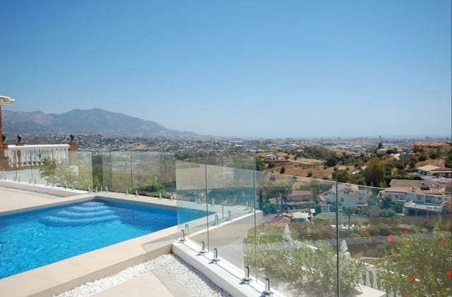 3 sypialnia Willa na sprzedaż w Mijas Costa, Mijas z basenem garażem - 995 000 € (Ref: 8640852)
