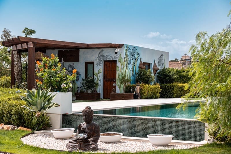 5 bedroom Villa for sale in Benahavis with pool garage - € 3,950,000 (Ref: 8644784)