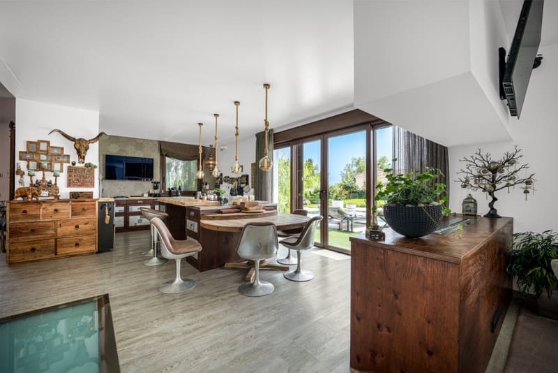 5 bedroom Villa for sale in Benahavis with pool garage - € 3,950,000 (Ref: 8644784)