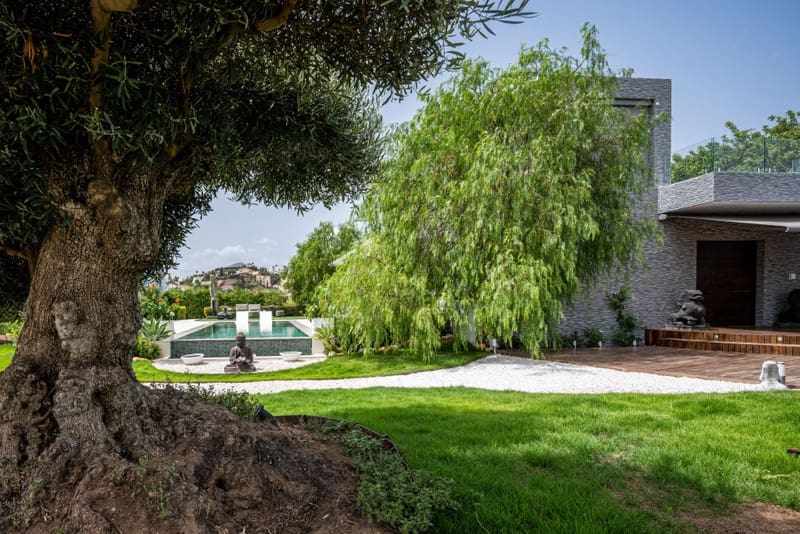 5 bedroom Villa for sale in Benahavis with pool garage - € 3,950,000 (Ref: 8644784)