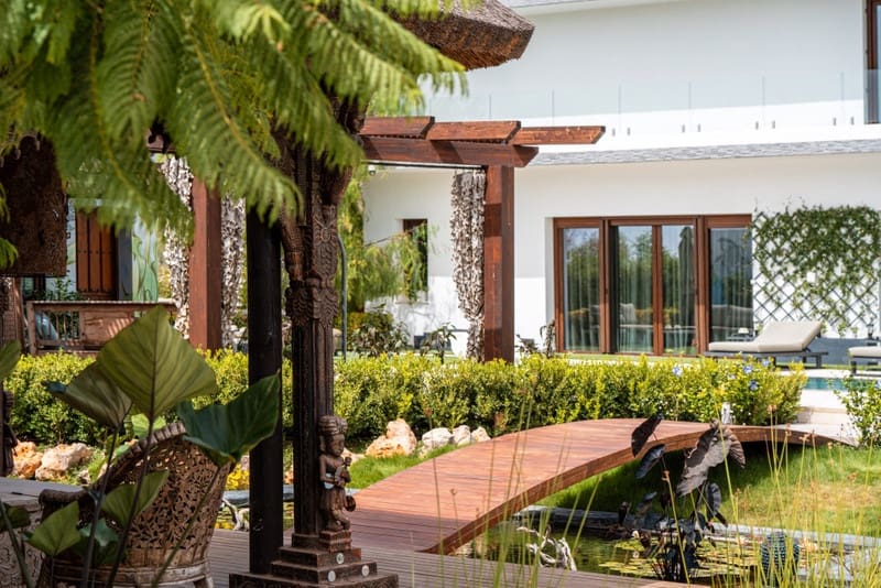 5 bedroom Villa for sale in Benahavis with pool garage - € 3,950,000 (Ref: 8644784)