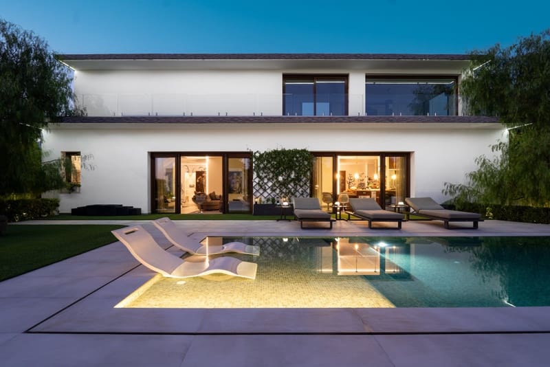 5 bedroom Villa for sale in Benahavis with pool garage - € 3,950,000 (Ref: 8644784)