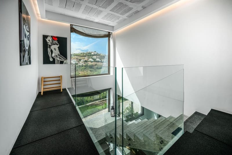 5 bedroom Villa for sale in Benahavis with pool garage - € 3,950,000 (Ref: 8644784)