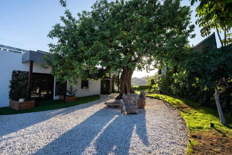 5 bedroom Villa for sale in Benahavis with pool garage - € 3,950,000 (Ref: 8644784)