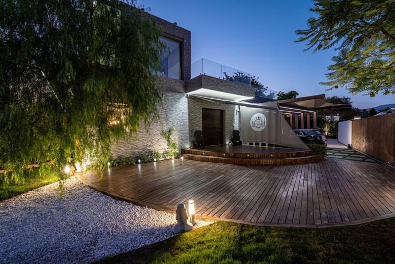 5 bedroom Villa for sale in Benahavis with pool garage - € 3,950,000 (Ref: 8644784)