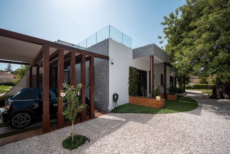 5 bedroom Villa for sale in Benahavis with pool garage - € 3,950,000 (Ref: 8644784)
