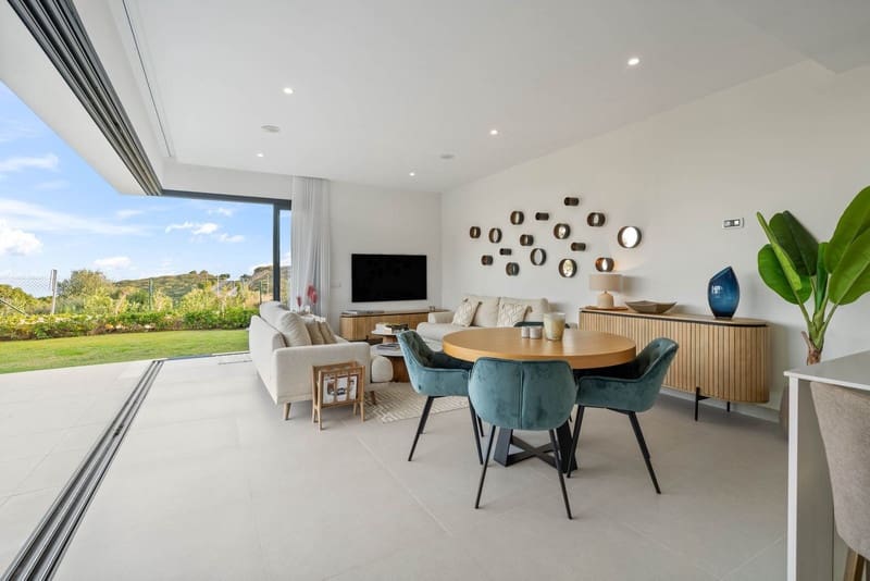 4 soveværelse Semi-Rækkehus til salg i Casares med swimmingpool garage - € 995.000 (Ref: 8652152)