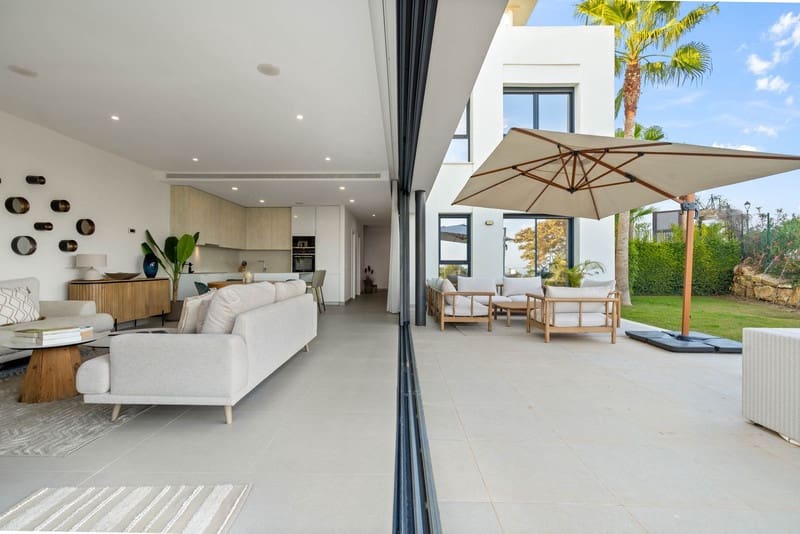 4 soveværelse Semi-Rækkehus til salg i Casares med swimmingpool garage - € 995.000 (Ref: 8652152)