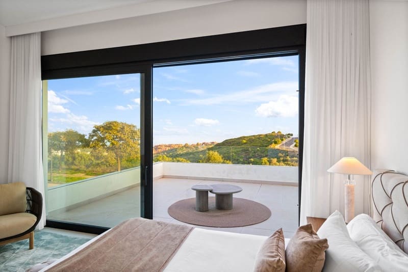 4 soveværelse Semi-Rækkehus til salg i Casares med swimmingpool garage - € 995.000 (Ref: 8652152)