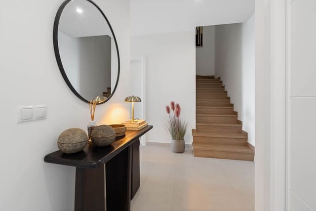 4 soverom Kjedet enebolig til salgs i Casares med svømmebasseng garasje - € 995 000 (Ref: 8652152)