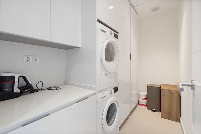 4 soverom Kjedet enebolig til salgs i Casares med svømmebasseng garasje - € 995 000 (Ref: 8652152)