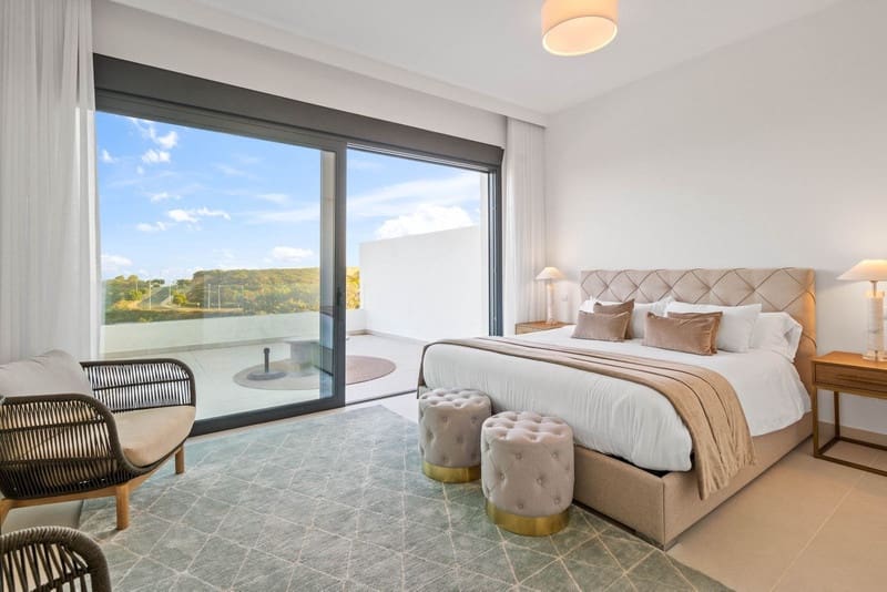 4 soveværelse Semi-Rækkehus til salg i Casares med swimmingpool garage - € 995.000 (Ref: 8652152)