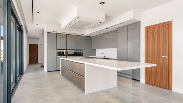 4 sypialnia Willa na sprzedaż w Benalmádena z basenem garażem - 3 250 000 € (Ref: 8654770)