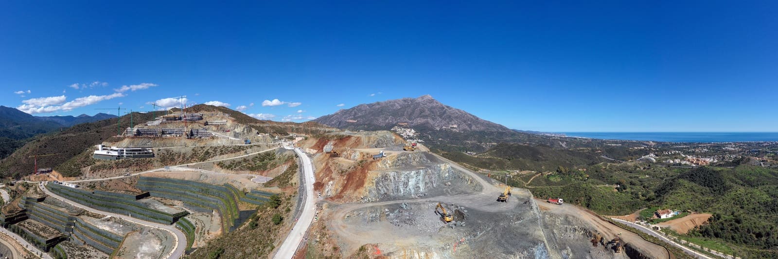 3 bedroom Apartment for sale in Benahavis with pool garage - € 1,895,000 (Ref: 8665163)