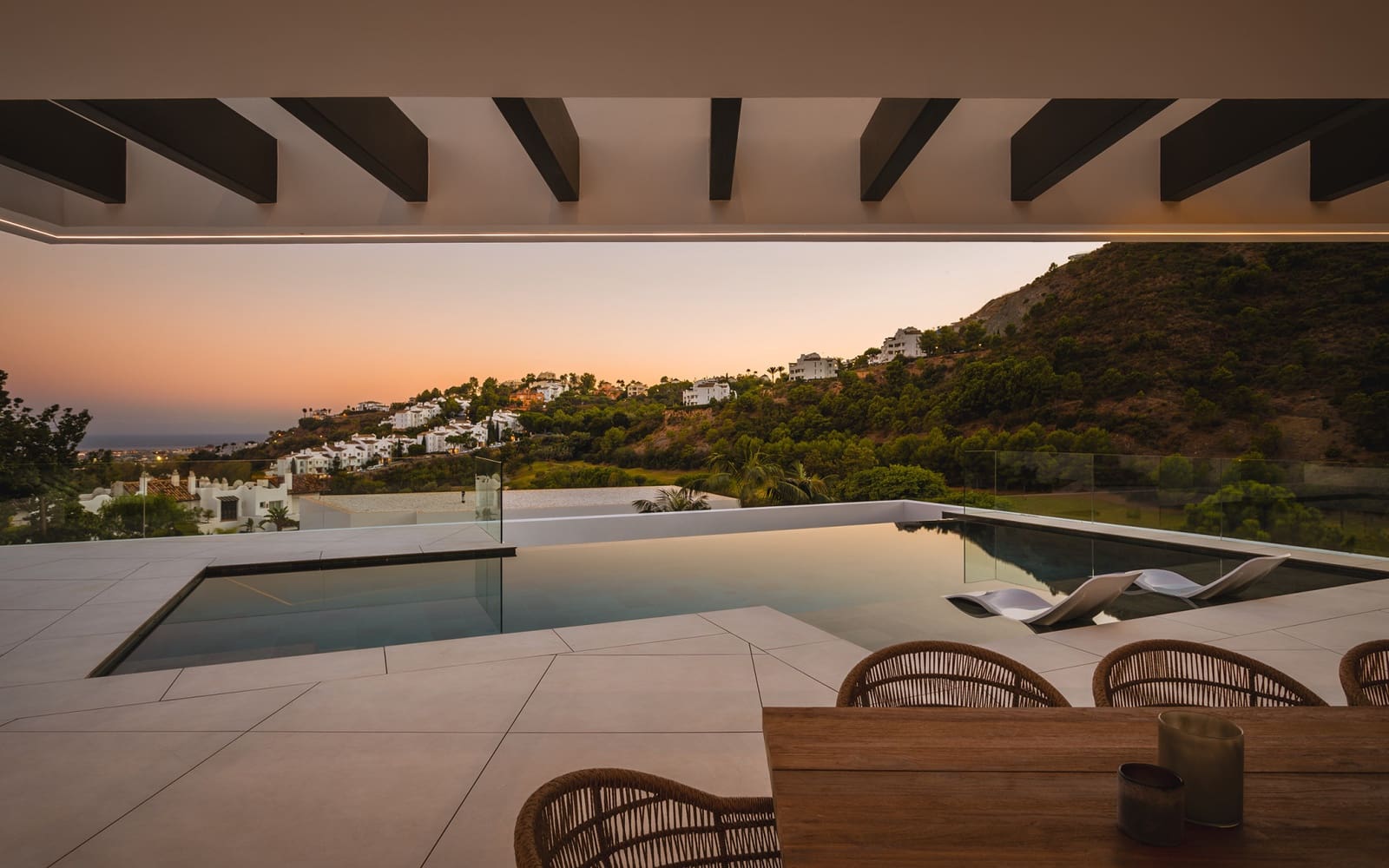 6 bedroom Villa for sale in Benahavis with pool garage - € 6,995,000 (Ref: 8683294)