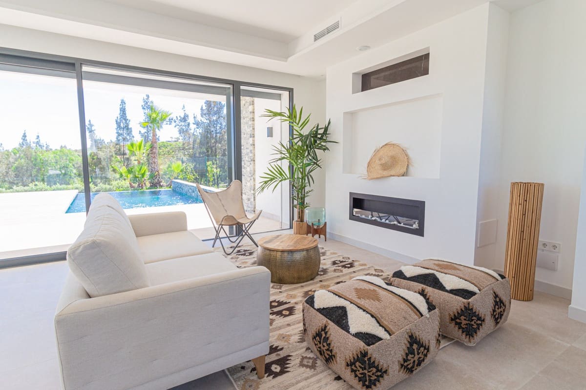 4 bedroom Villa for sale in Mijas Costa with pool garage - € 1,650,000 (Ref: 8689518)