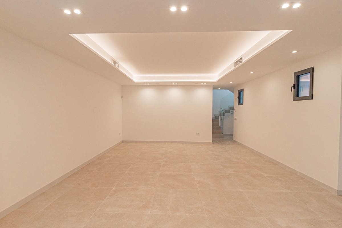 4 bedroom Villa for sale in Mijas Costa with pool garage - € 1,650,000 (Ref: 8689518)